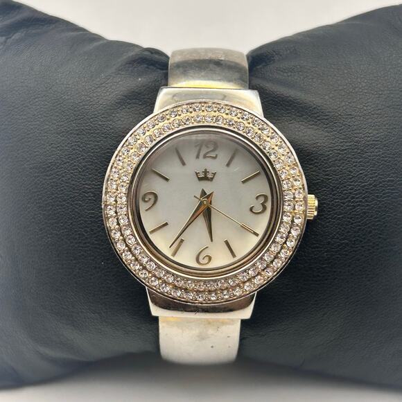 Lady DIVA Silver Tone Crystals Mother Pearl Dial Women’s Watch New Battery! - Picture 1 of 8